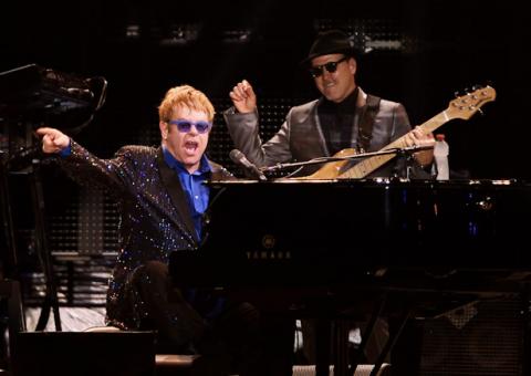 Elton John dá show em São Paulo